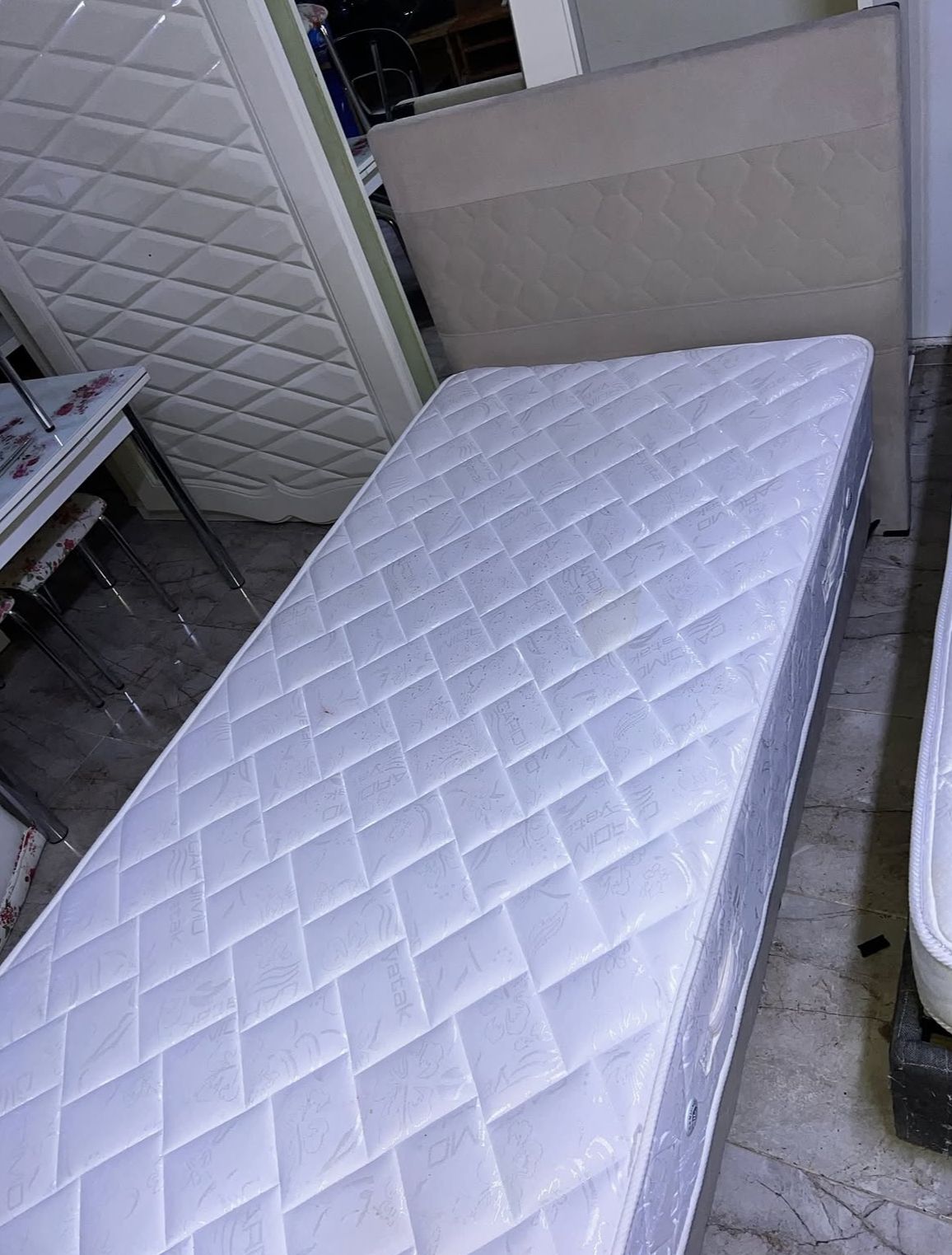 TEK KISILIK BAZA BASLIK YATAK 